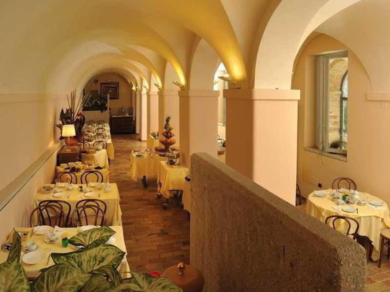 אורבינו Albergo San Domenico מראה חיצוני תמונה