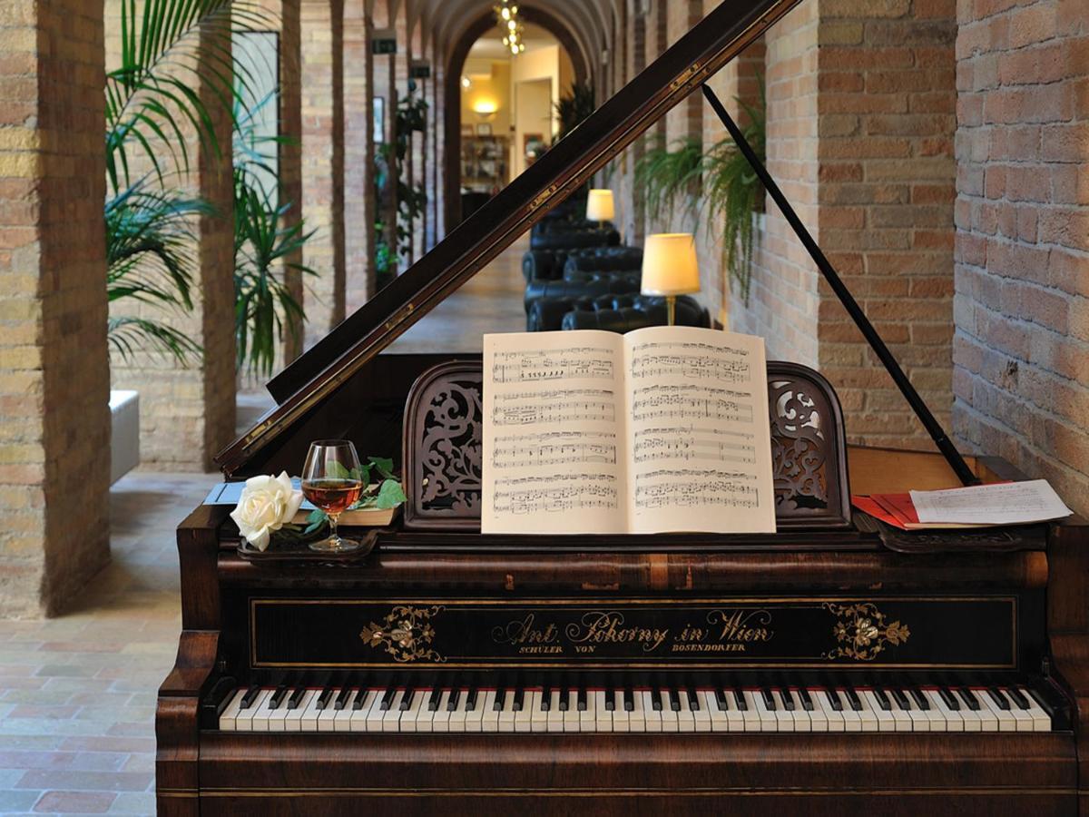 אורבינו Albergo San Domenico מראה חיצוני תמונה