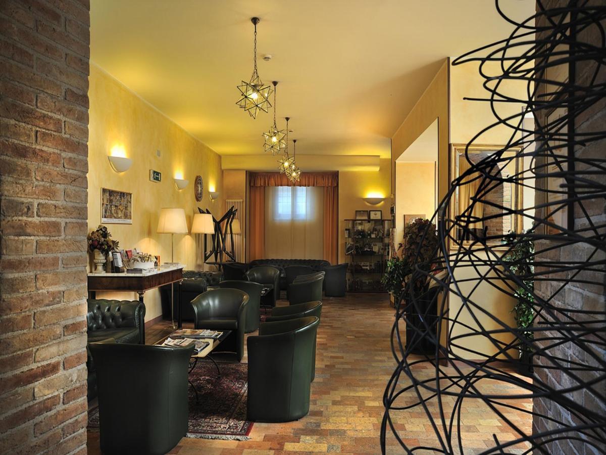 אורבינו Albergo San Domenico מראה חיצוני תמונה